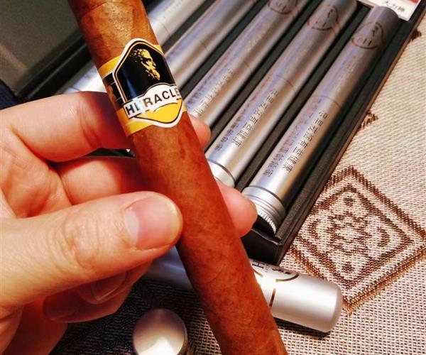 泰山大力神 - 图片