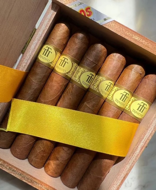 千里达帝王 - 图片