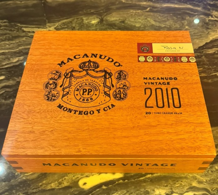 麦克纽杜2010陈年公牛